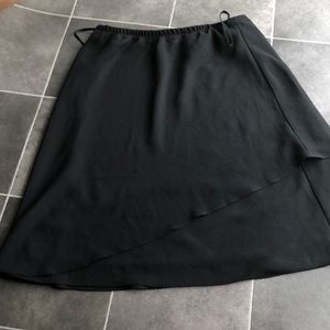Karin Stevens Black skirt!